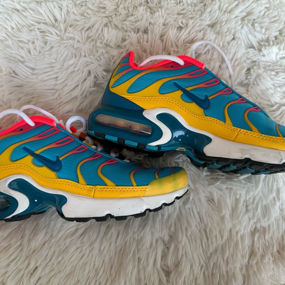 Blue & Yellow Athletic Nike Air Max Plus (GS) Sneakers size 4.5Y
